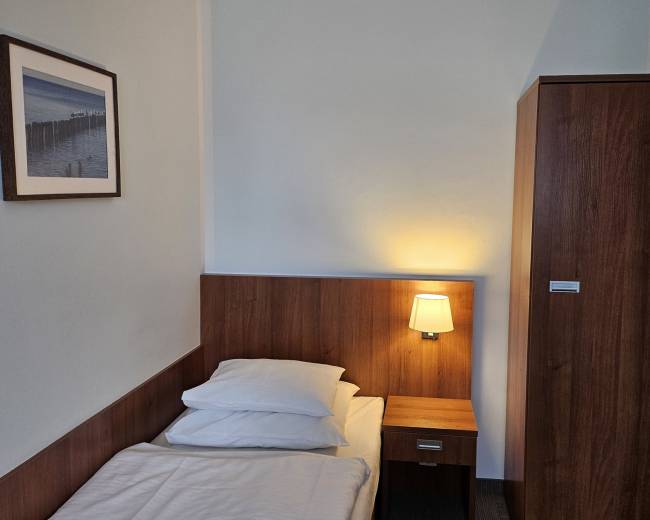 Studio for 5 people in side building